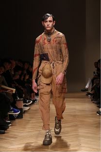 走向世界舞台,马克华菲携 东方红 系列亮相米兰最高级别runway