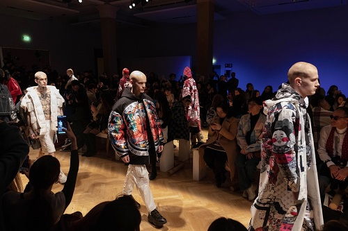 走向世界舞台,马克华菲携 东方红 系列亮相米兰最高级别runway